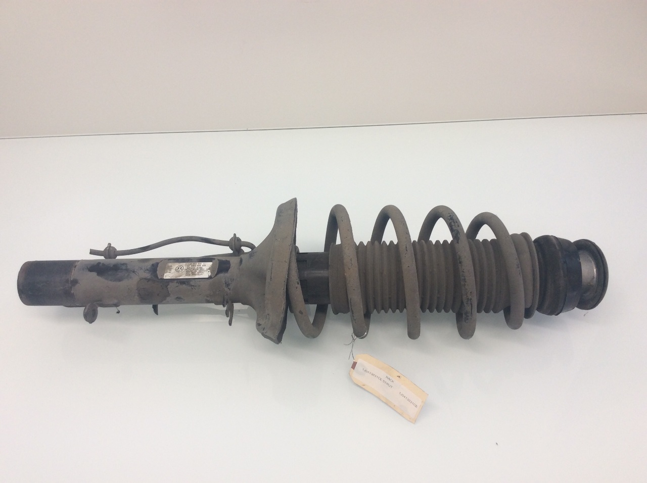Volkswagen Beetle Jetta Golf 2.0 front strut coil spring assembly 1J0413031CE OEM