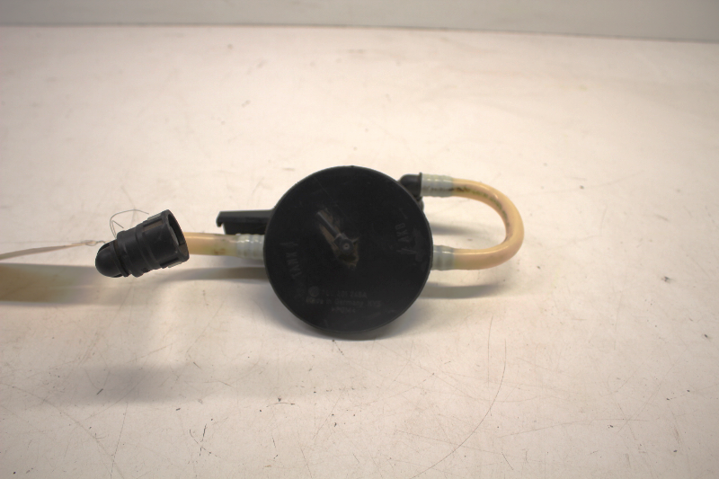 2003-2006 Porsche Cayenne Fuel Evaporator Pressure Valve 7L0201246A OEM
