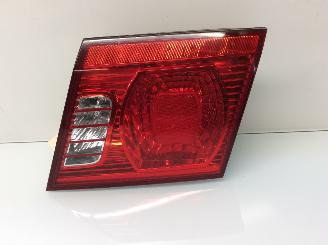 2003 2004 Kia Optima right tail light lid mounted 92422003C20100 OEM