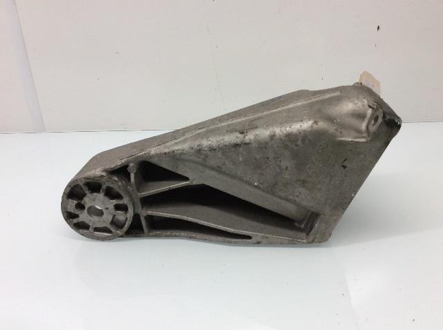 Audi Q7 Porsche Cayenne Volkswagen Touareg Right Motor Bracket 022199308