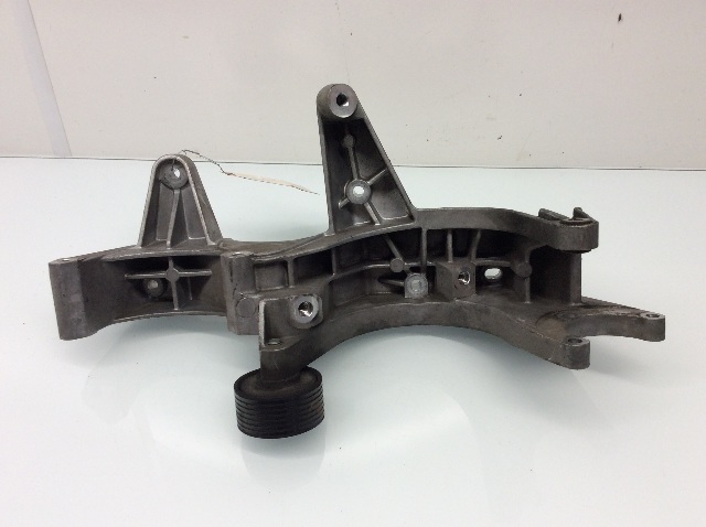 2004-2010 Audi Q7 Volkswagen Touareg engine accessory bracket 3.2 3.6 022260087F