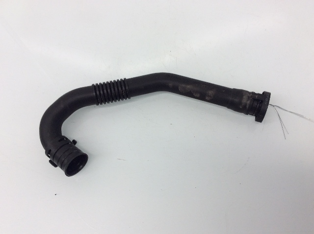 2002 2003 2004 05 Volkswagen Jetta Cylinder Head Vent Breather Tube 038103493AN