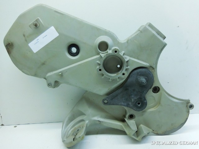 97 98 99 Audi A8 4.2 right upper timing cover 077109124
