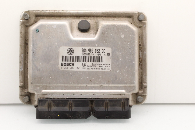 2002 Volkswagen Beetle Engine Computer Module ECU ECM DME 06A906032GC