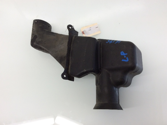 2001 2002 2003 BMW 530i Alternator Cooling Air Duct 1742538 OEM