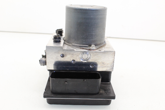 2004 BMW 525i E39 ABS Anti Lock Brake Pump 34516767672 OEM