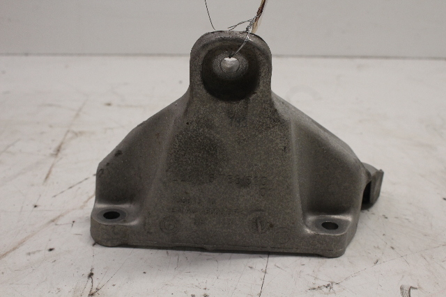 2013 2014 2015 BMW 228i 320i 328i Engine Motor Mount Bracket Right OEM