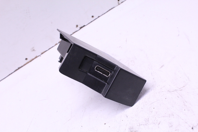 2015 Volkswagen Jetta GLI SE I-phone Charging Box Port - 5C6864531A OEM