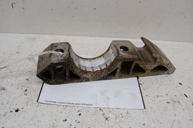 2004 2005 2006 2007 Volkswagen Touareg Sway Bar Bracket 7L0 411 063 B OEM