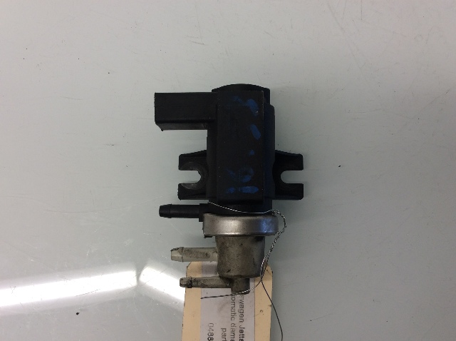 2004 Volkswagen Jetta Pressure Regulator 1J0906627B OEM