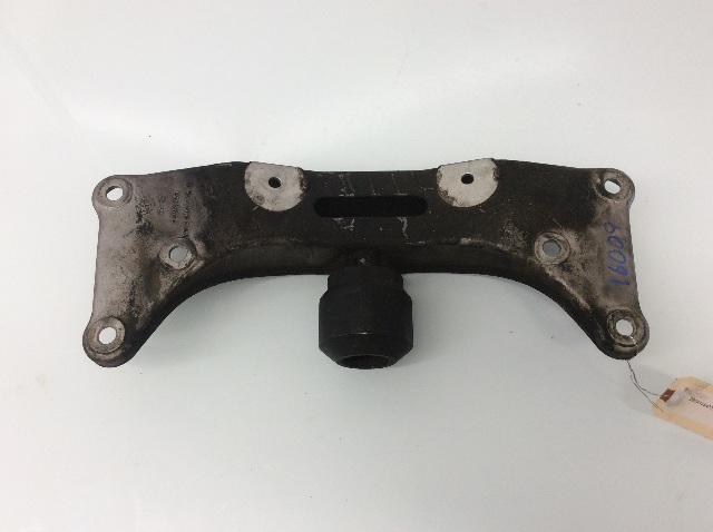 1996 1997 - 2000 2001 BMW 740iL Transmission Crossmember Bracket 22321094779 OEM