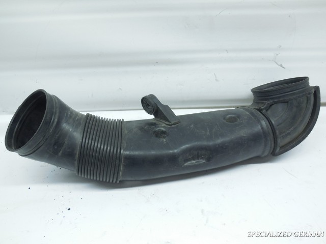 2002 2003 2004 Volkswagen Passat 4.0 Throttle Body Intake Hose 3B0129615J OEM