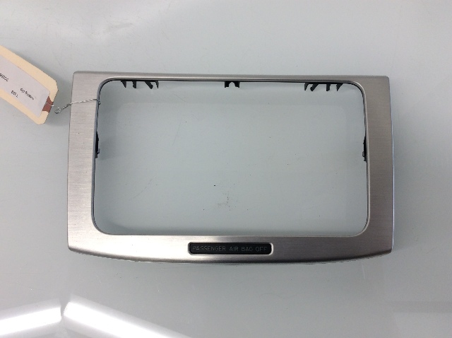 2006 - 2009 Volkswagen Passat Radio Trim Bezel Cover 3C0858069P Missing Clip OEM