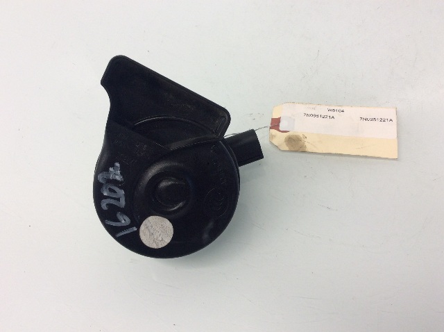 2013 2014 2015 Volkswagen Cc Low Note Tone Horn - 7N0951221A OEM