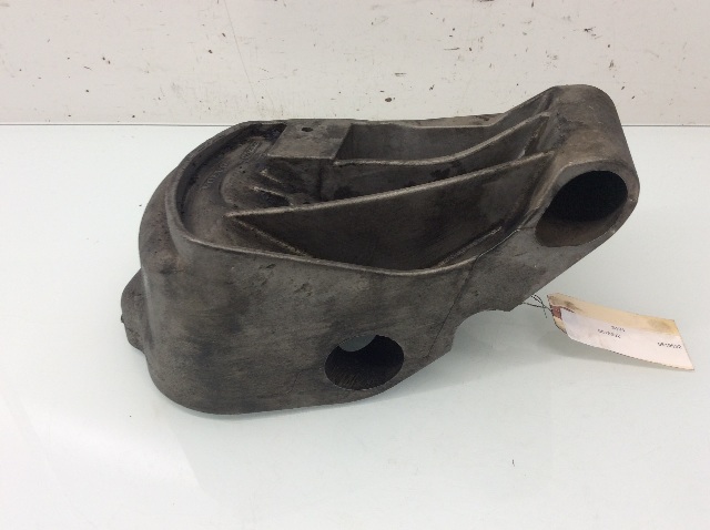 2003 2004 Volvo C70 Rear Engine Support Bracket 8619532 OEM