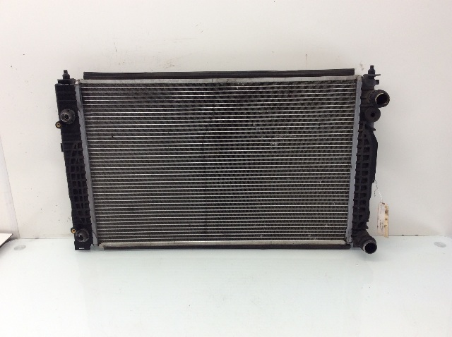 1999 2000 2001 2002 2003 2004 2005 Volkswagen Passat Radiator 8D0121251BC OEM