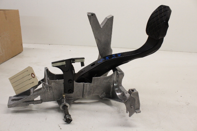 2003 Audi A4 Brake Pedal with Bracket Assembly 8E1721117A OEM