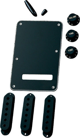 FENDER BLACK ACCESSORY KIT STRAT (0991363000)