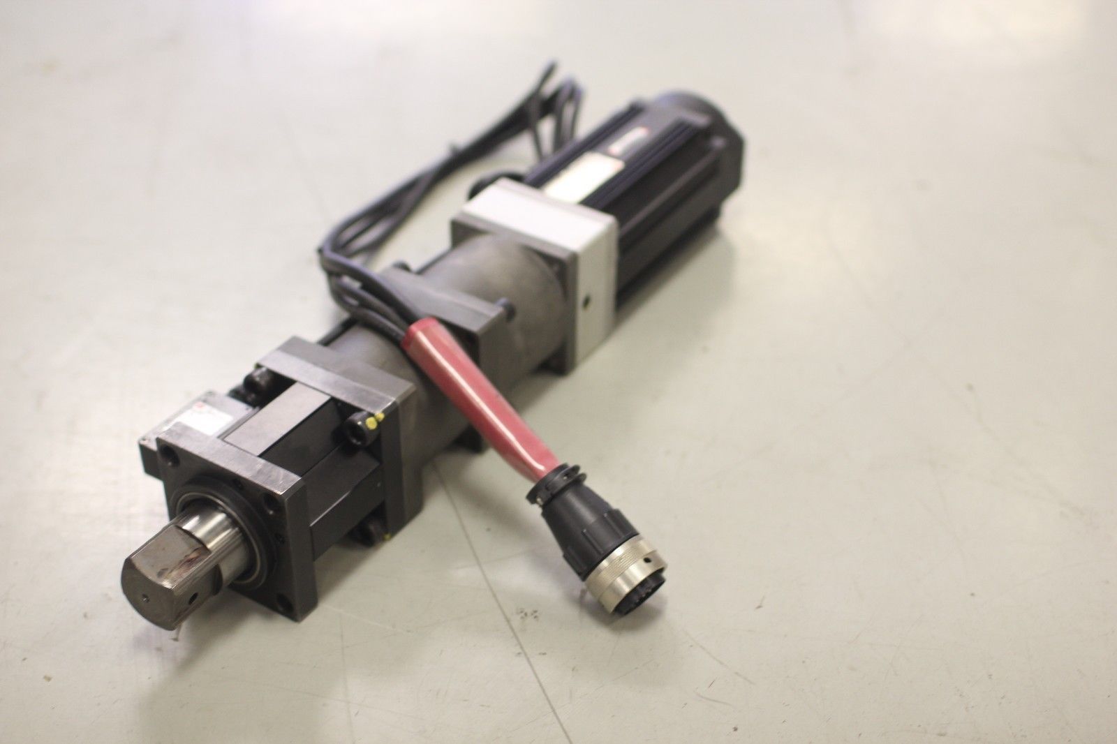 Rblt Cinetic Automation Nutrunner Servo Motor TU080-S C720227  TU080RC-S  400W