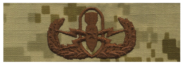 Vanguard NAVY EMBROIDERED BADGE: SENIOR E.O.D. - DESERT DIGITAL