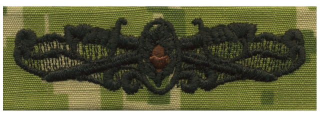 Vanguard NAVY EMBROIDERED BADGE: SURFACE WARFARE MEDICAL - WOODLAND DIGITAL