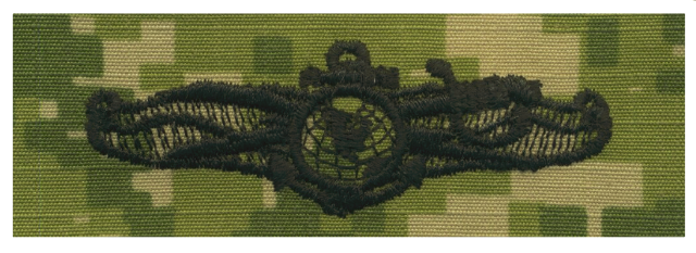 Vanguard NAVY EMBROIDERED BADGE INFO DOMINANCE WARFARE OFFICER WOODLAND DIGITAL