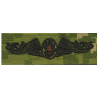 Vanguard NAVY EMBROIDERED BADGE: SUBMARINE MEDICAL - WOODLAND DIGITAL