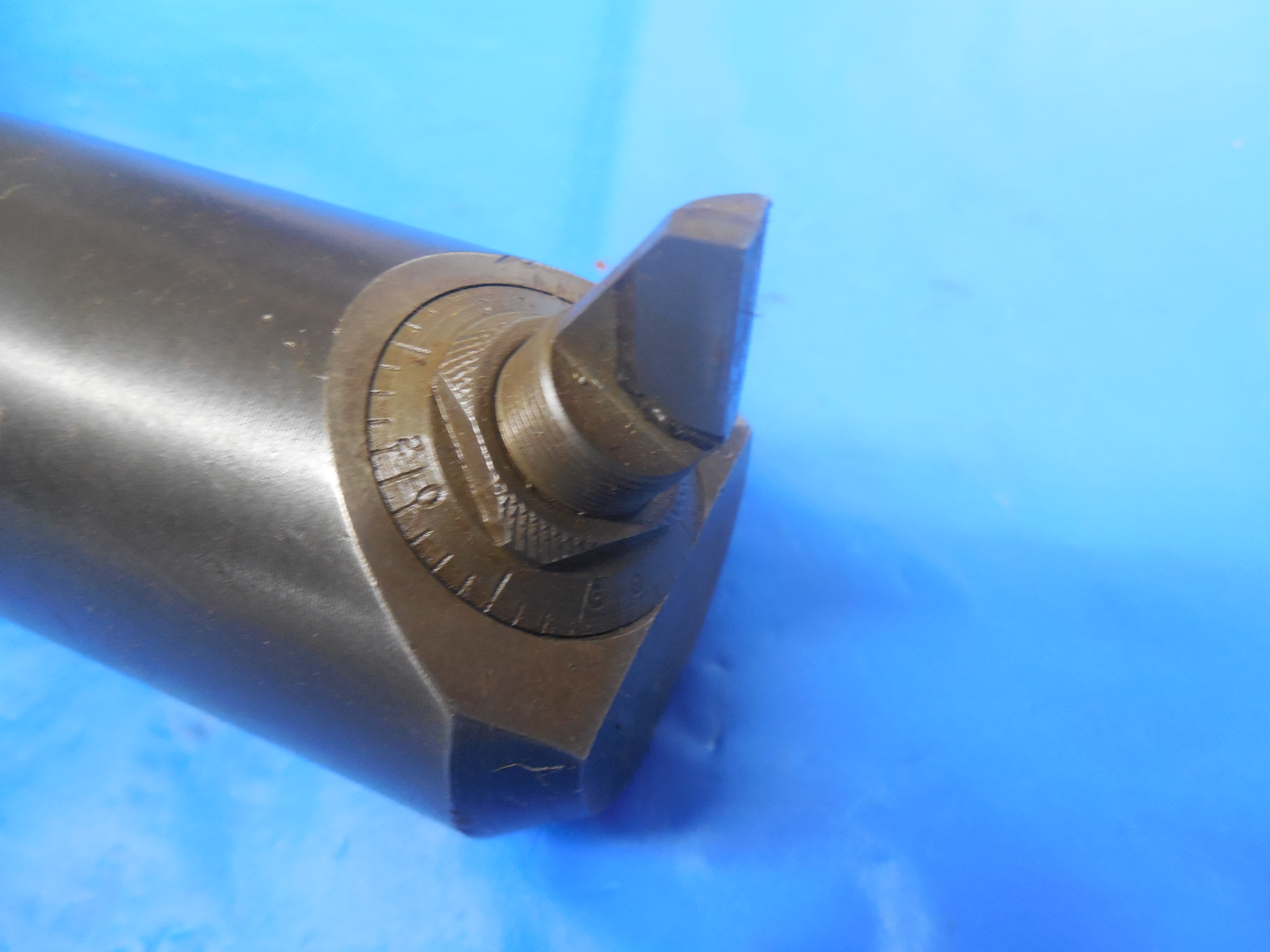 UNIVERSAL ENG. 1 1/4" SHANK DIAMETER CARBIDE INSERT ADJUSTABLE BORING