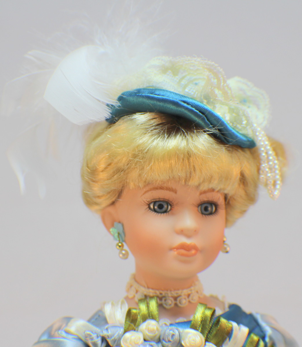 Collectible Memories Victorian Parisol High Fashion Caroline Porcelain Doll Dragonfly Whispers