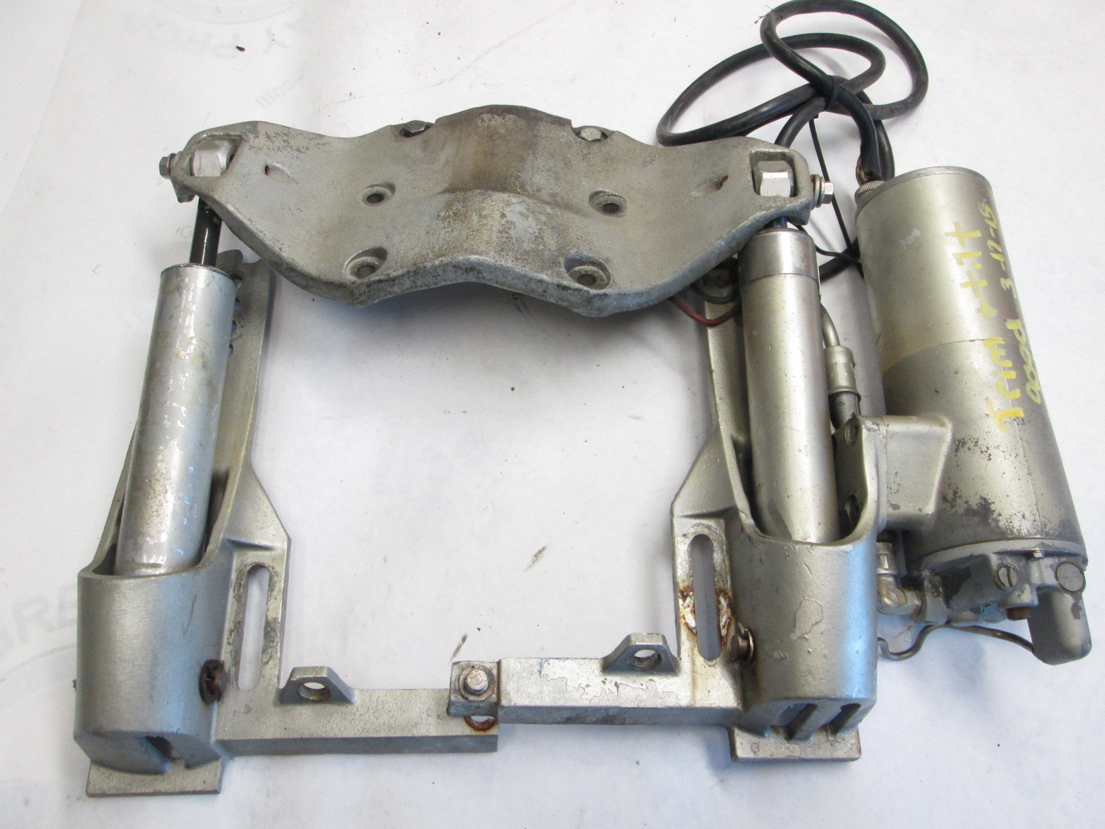 0172670 Trim & Tilt Unit for 1973-77 70-135 HP Evinrude Johnson Outboards
