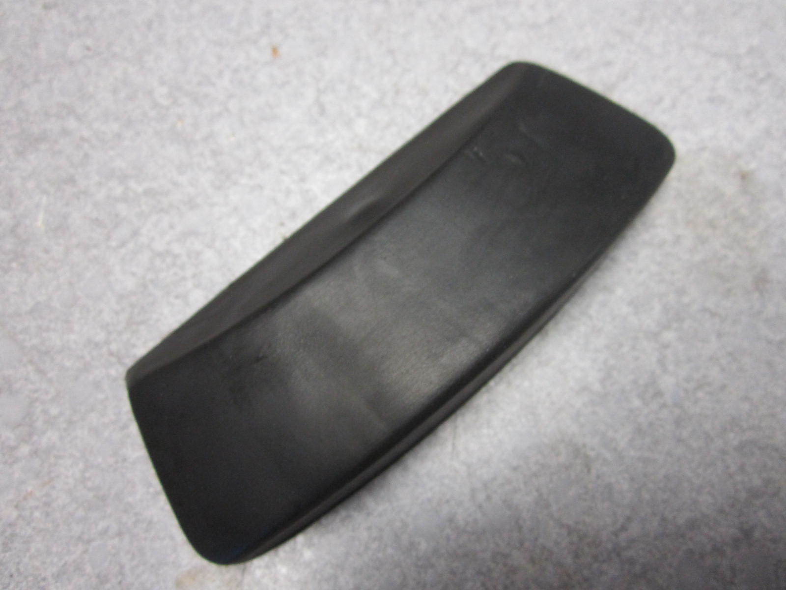 909512 OMC Stringer Rubber Pivot Cap Bumper
