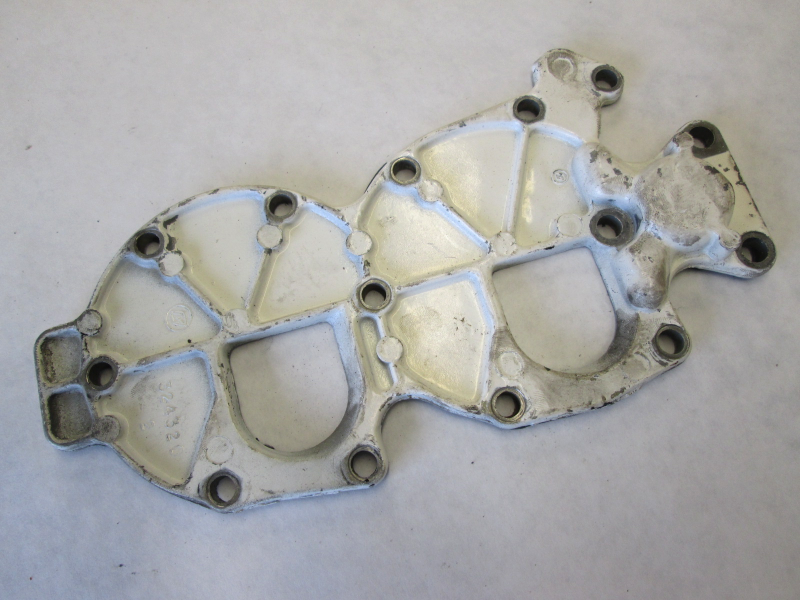 0324320 0327673 Evinrude Johnson Cylinder Head Cover Outboard