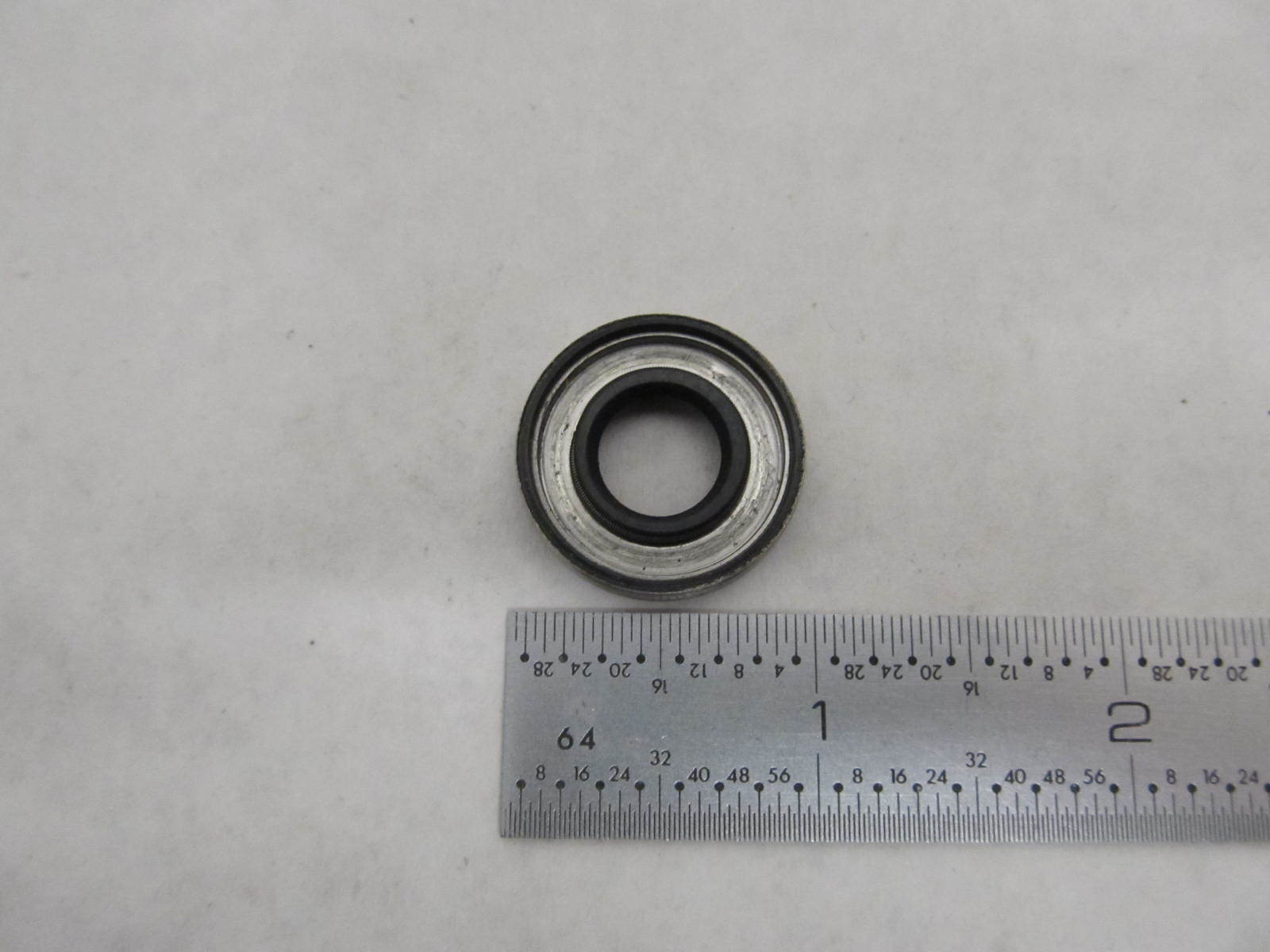 0324639 324639 OMC Evinrude Johnson 3-8 HP Outboard Driveshaft Oil Seal