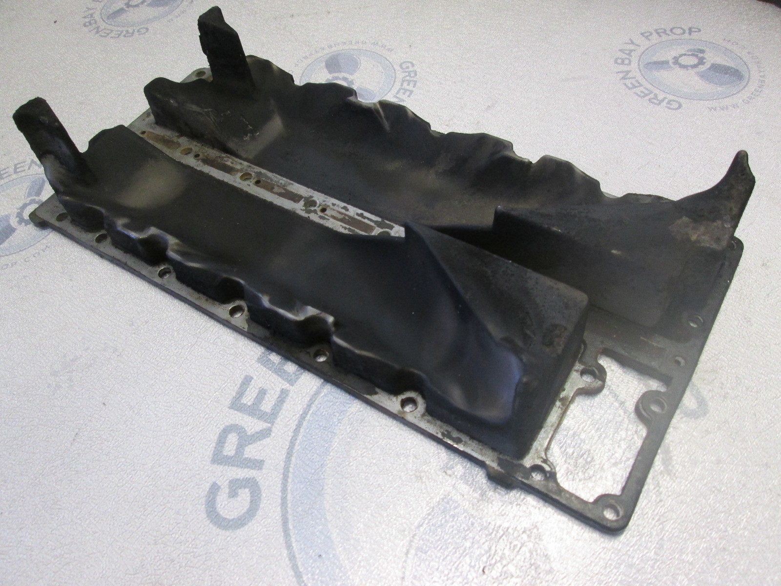 0326308 320938 Evinrude Johnson 150-200 Hp Outboard Inner Exhaust Cover