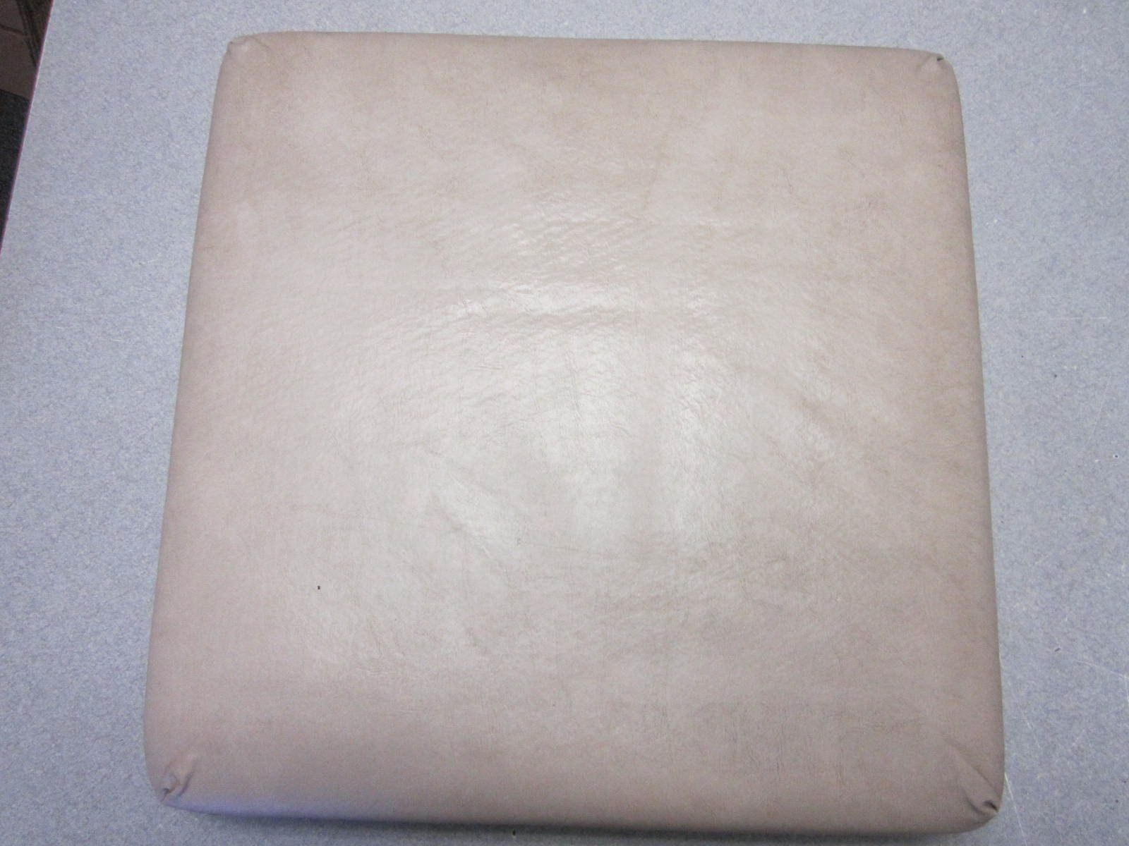 1985 Bayliner Cuddy Cabin Capri Tan Vinyl Seat Cushion Green Bay