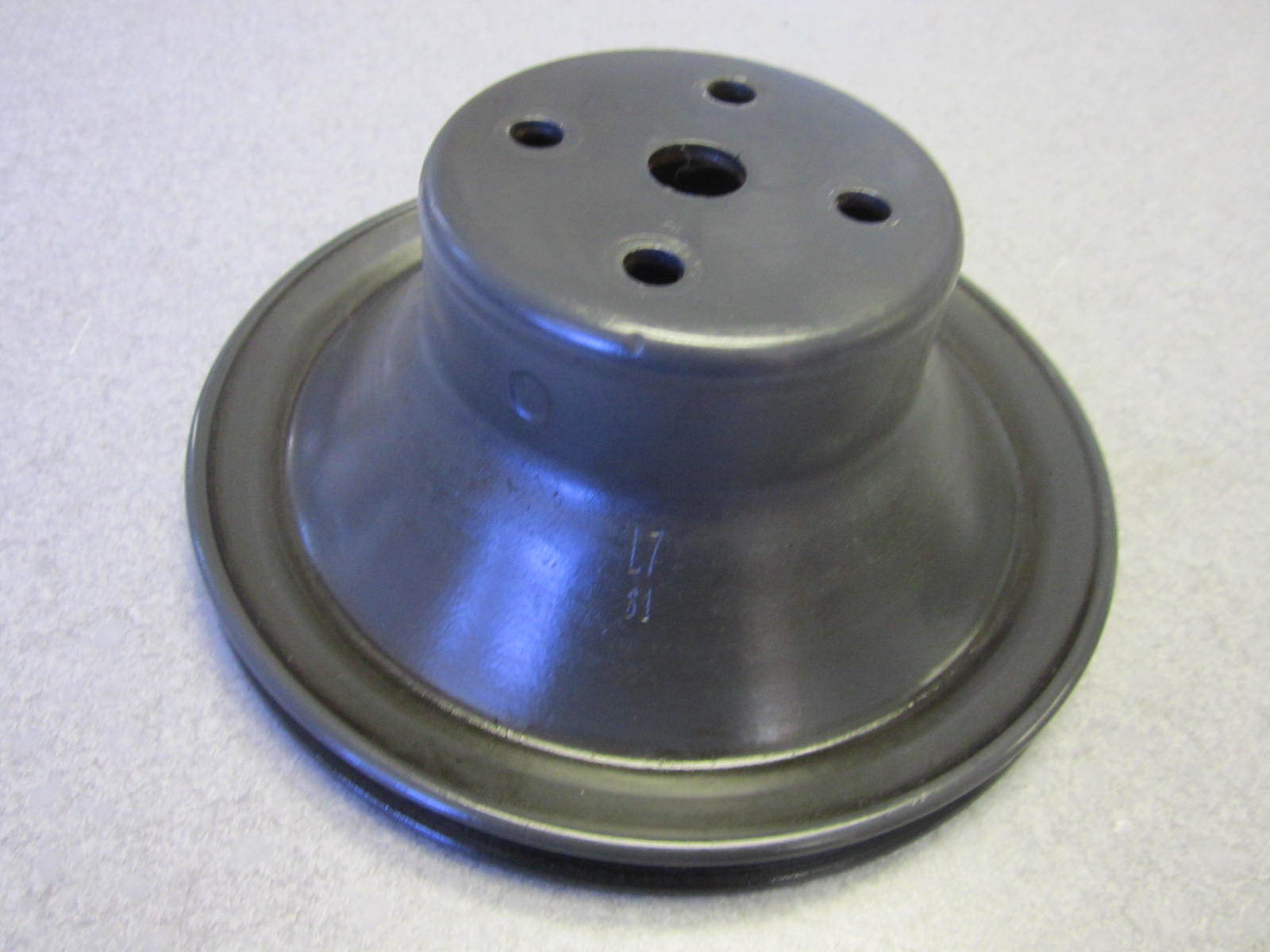 0383932 OMC Cobra Chevy 4 Cyl 3.0 Stern Drive Water Pump Pulley 0384104 3852220