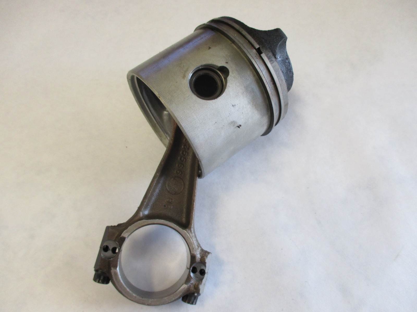 0392621 Piston & Connecting Rod OMC Johnson Evinrude 5006657 0433509