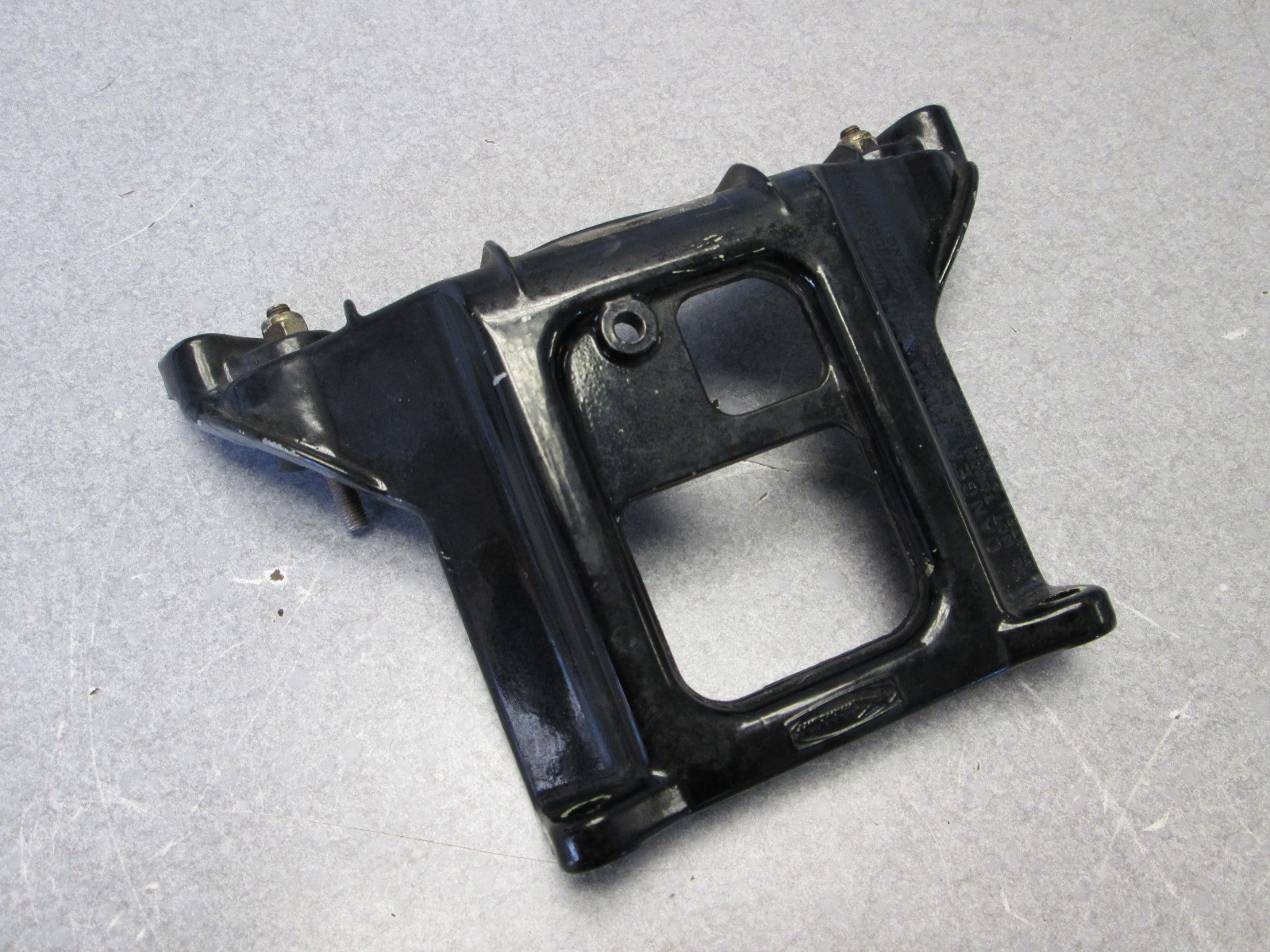 47422 64674 Mercury Top Cowl Cowling Front Cover Bracket 200 20 Hp Outboard