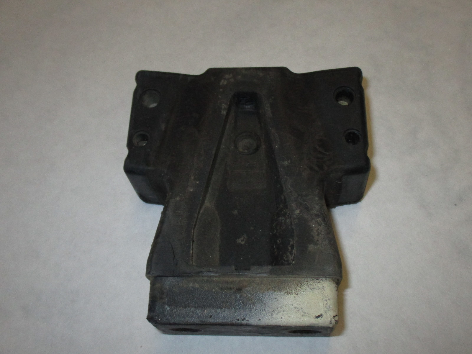 0434331 Lower Midsection Rubber Mount for Evinrude Johnson 50-70 Hp Outboard