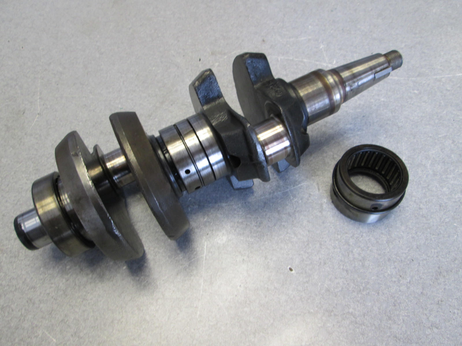 328842 334203 Crankshaft & Bearings for 3560 Hp 2 Cyl Evinrude Johnson