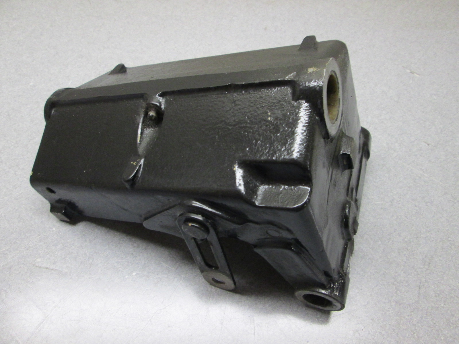 819128F2 Force Outboard Swivel Bracket 70 75 Hp 19911998 F749072