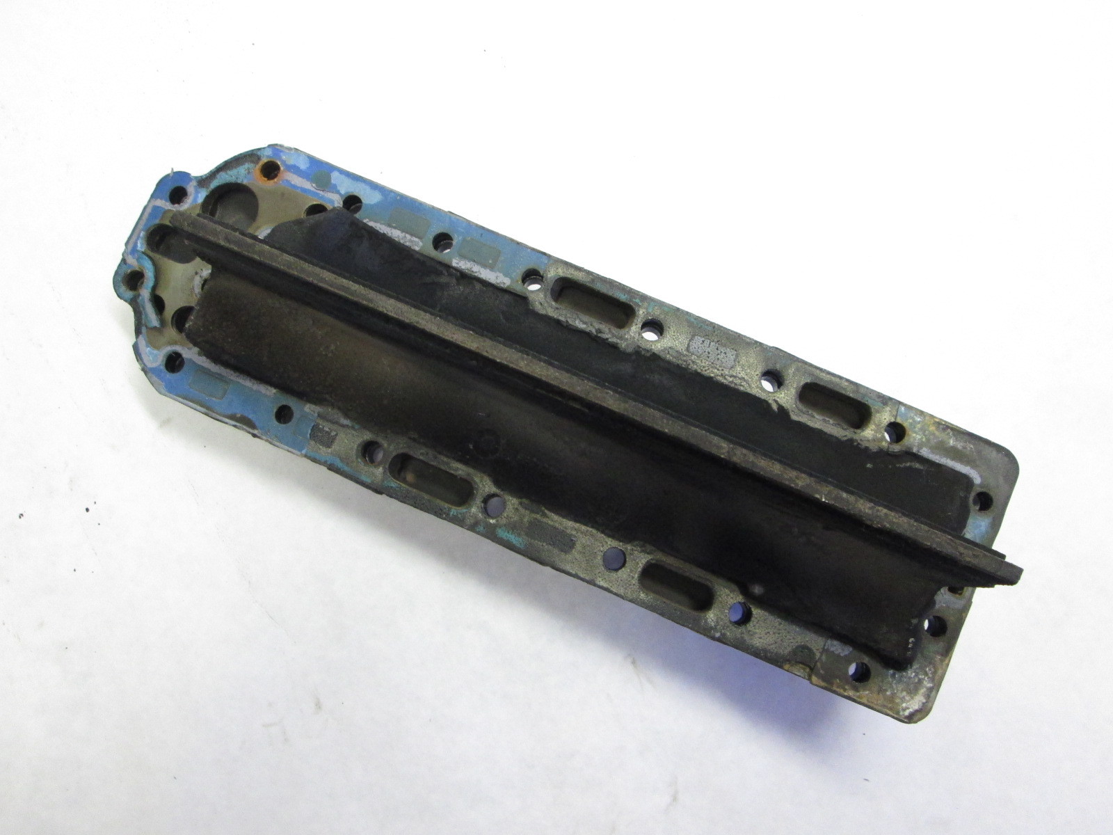 827323A2 Mercury Mariner 135200 Hp Outboard Exhaust Divider Plate