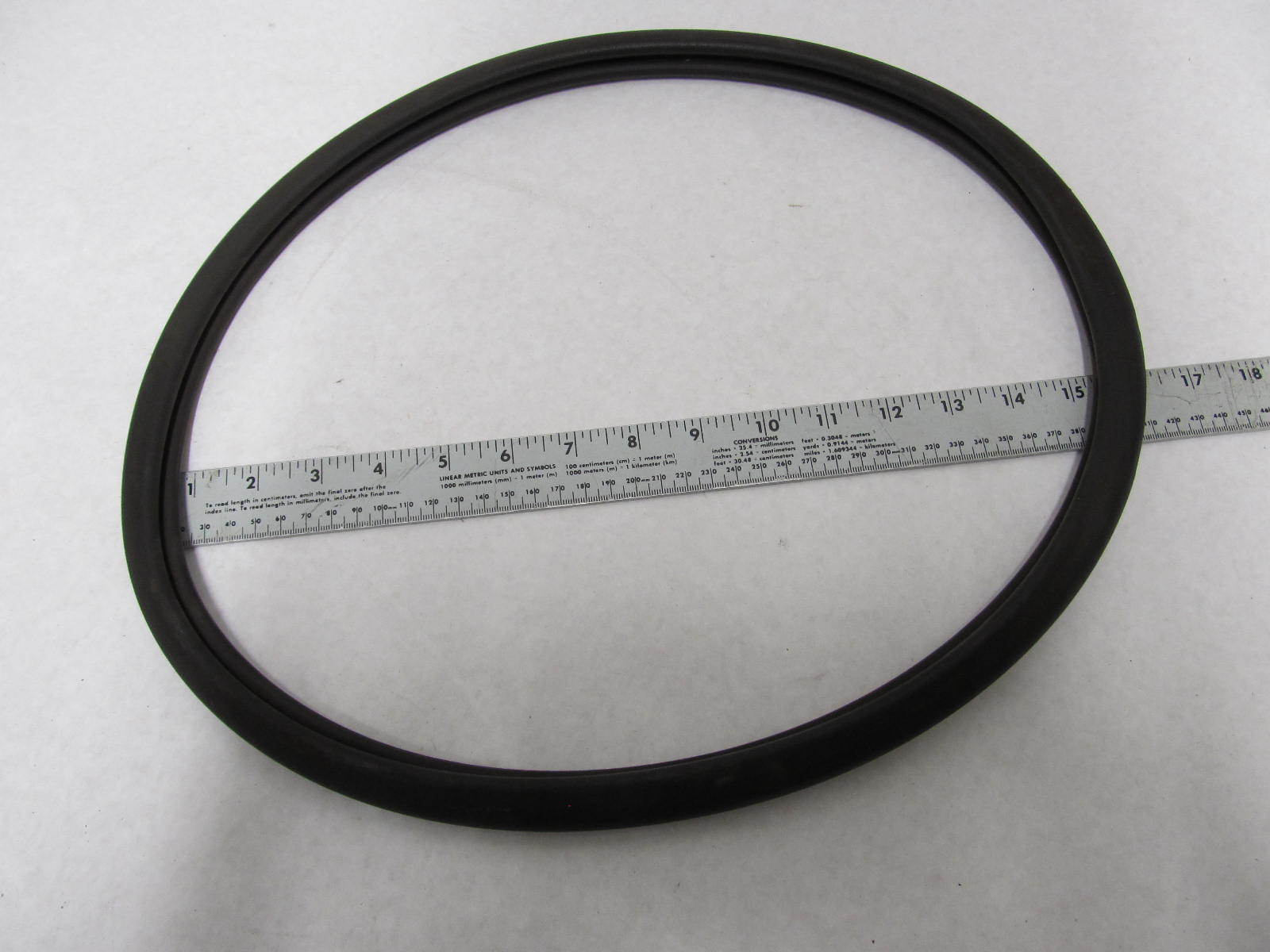 8560552 8212522 Lower Cowl Seal for Mercury Mariner 25-125 HP 4 Stroke