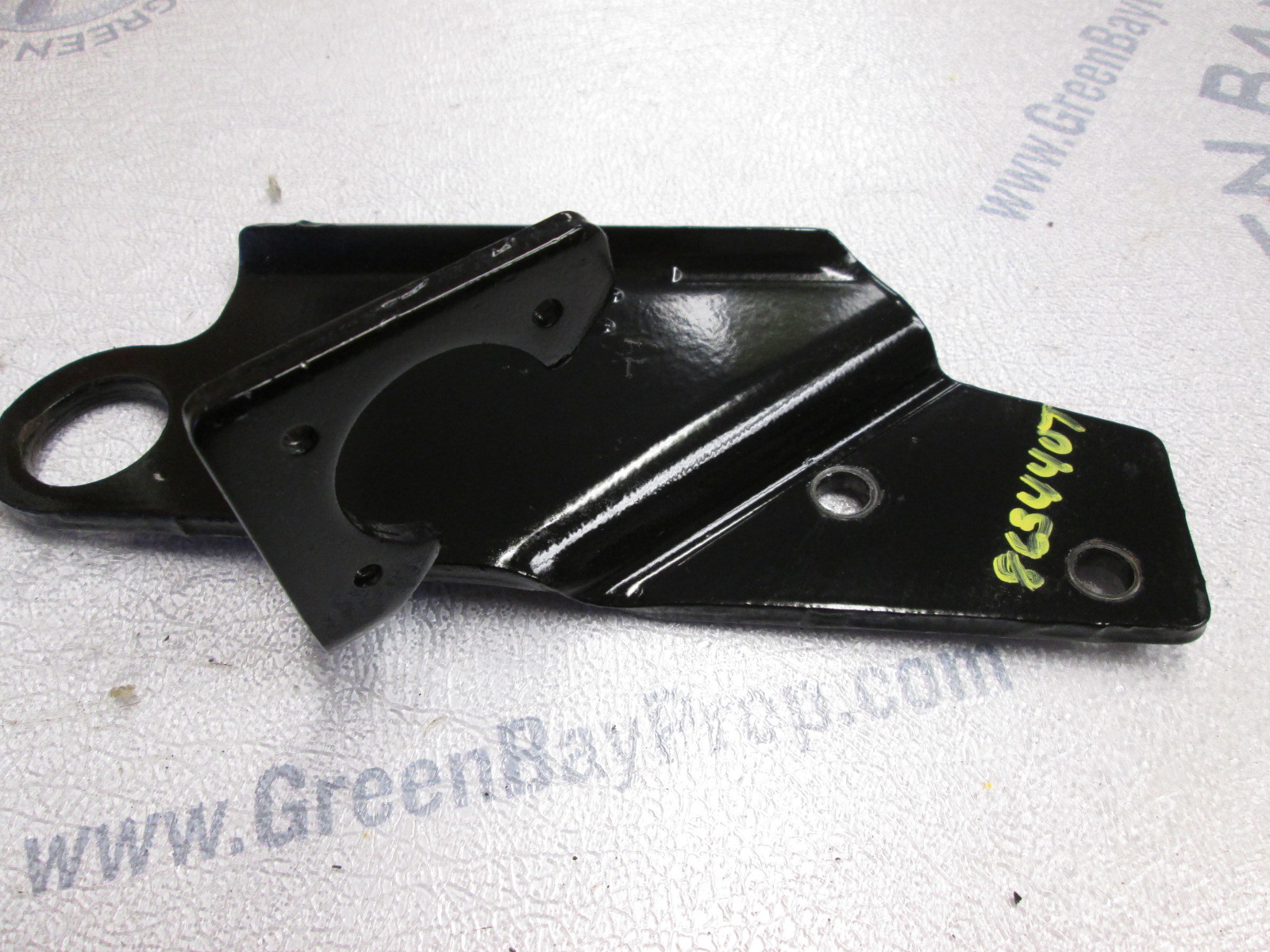 863440T Harness Mount Lifting Eye Bracket for Mercruiser 350 MAG MPI 8 cyl Stern Drive