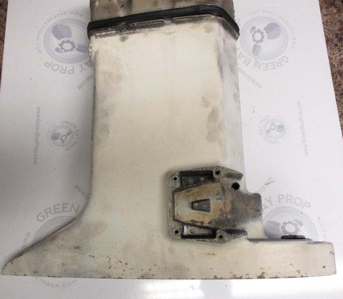 0321493 Evinrude Johnson 70 75 HP Outboard Midsection Exhaust Housing 1978-84