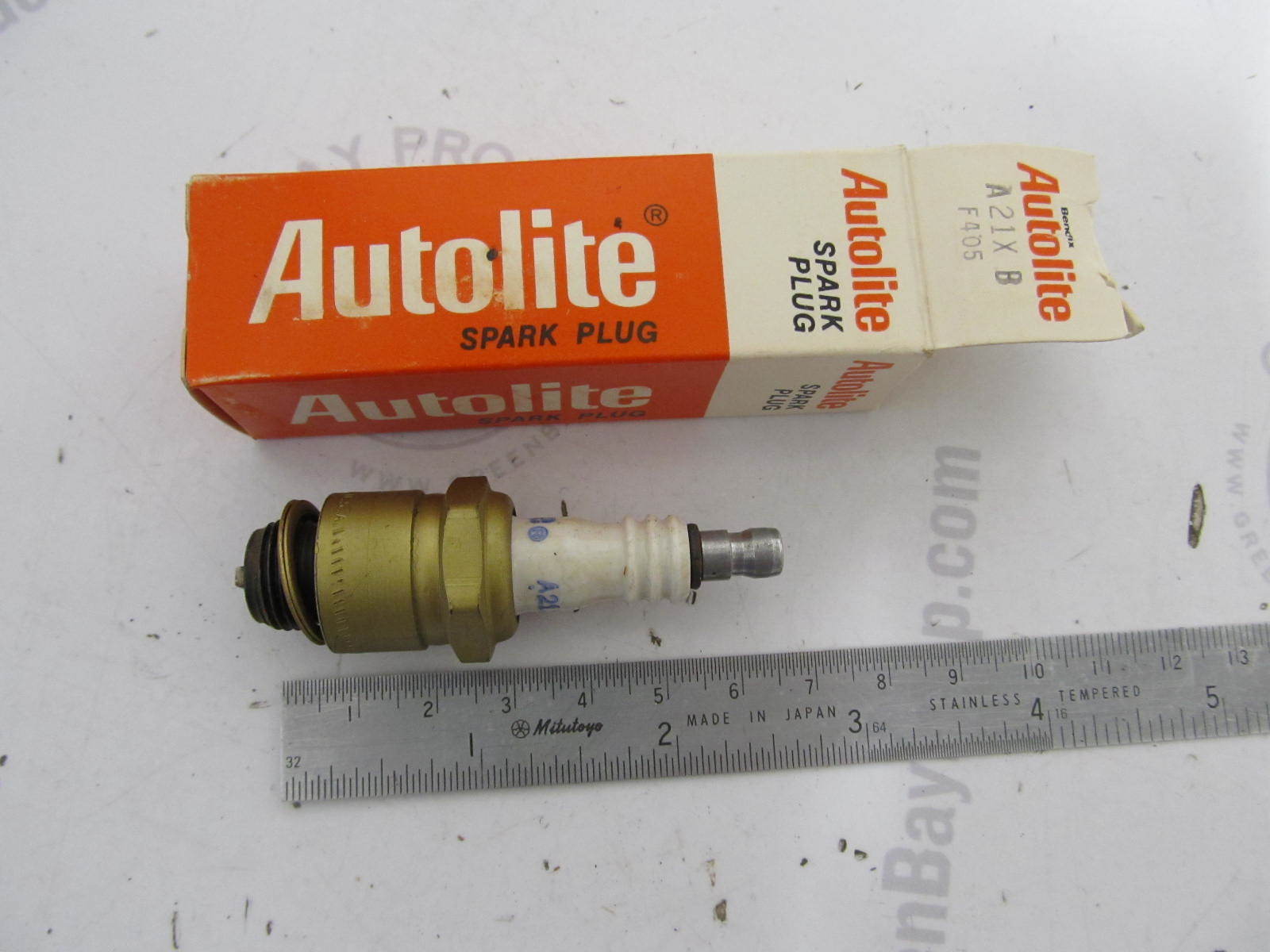 A21X F405 Autolite Vintage Outboard Engine Spark Plug Green Bay