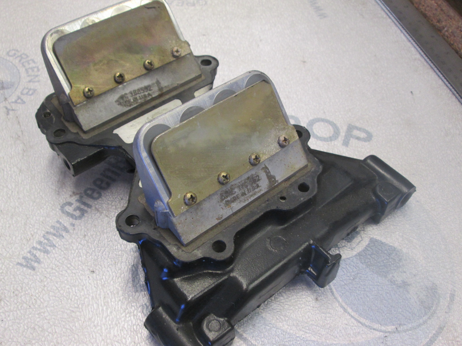 0433564 0395442 Leaf Plate & Manifold for Evinrude Johnson Outboard