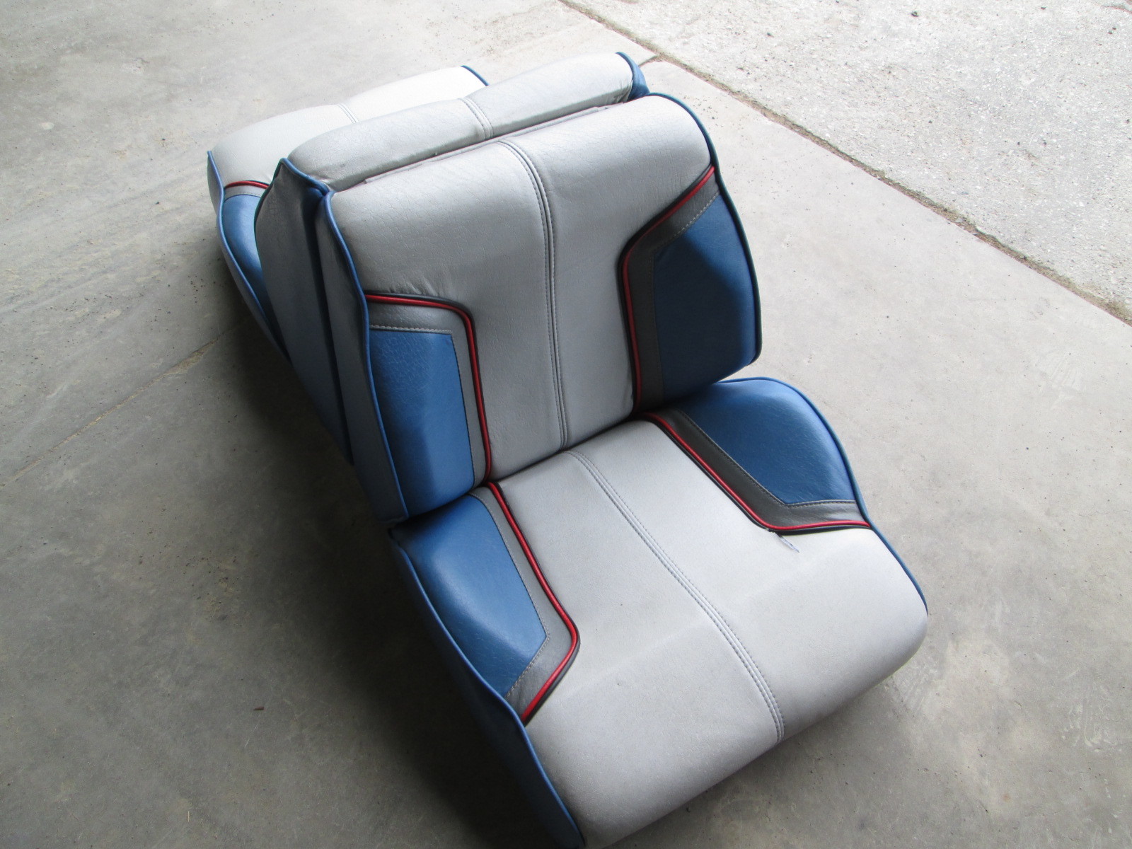 1986 Bayliner Capri Boat Back to Back Seats Blue White Grey