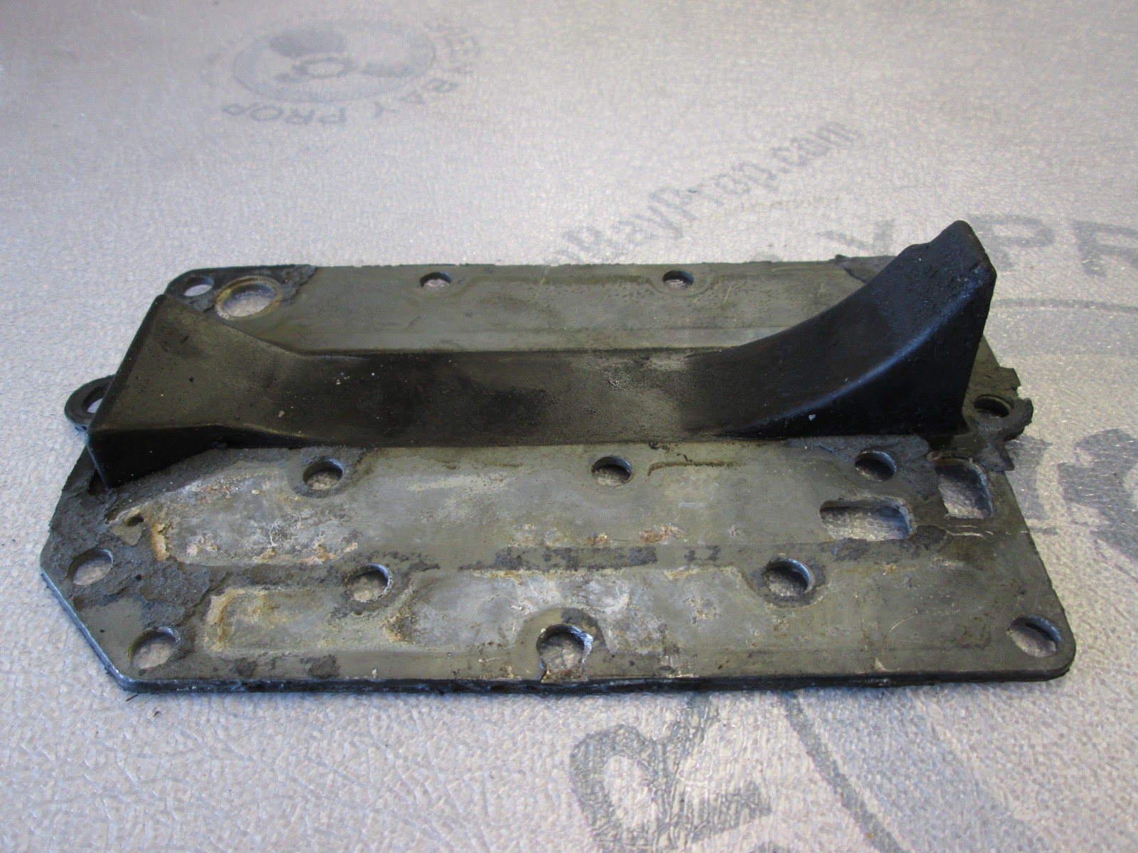 0326263 Inner Exhaust Cover Baffle for Evinrude Johnson 20-35 Hp Outboard