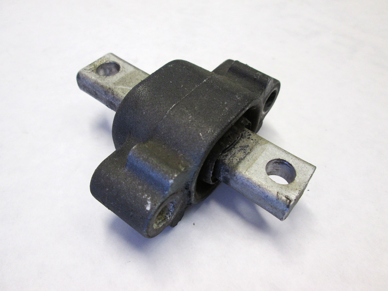 0388411 Evinrude Johnson 48 50 Hp Outboard Lower Rubber Engine Mount